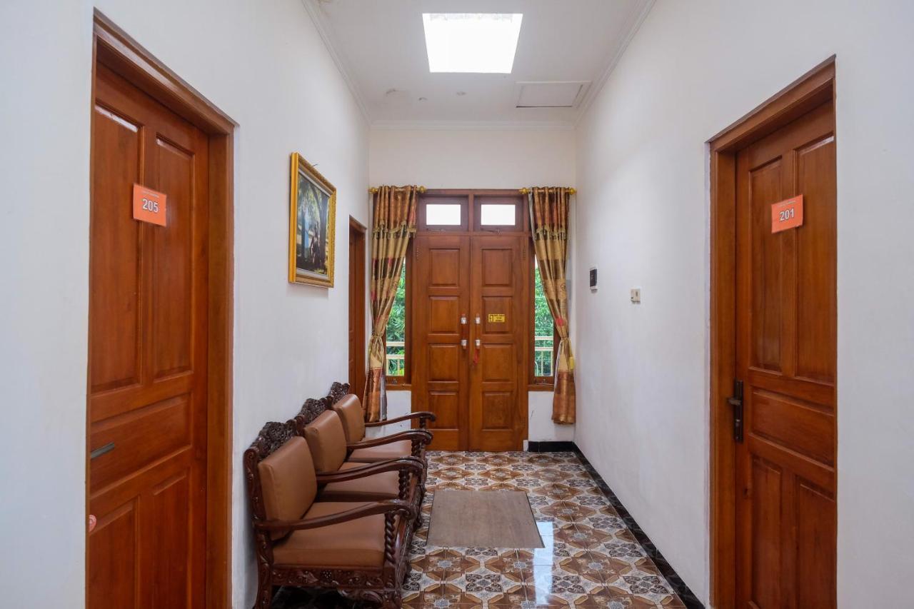 Reddoorz Syariah @ Griya Thamrin Manahan Solo Dış mekan fotoğraf